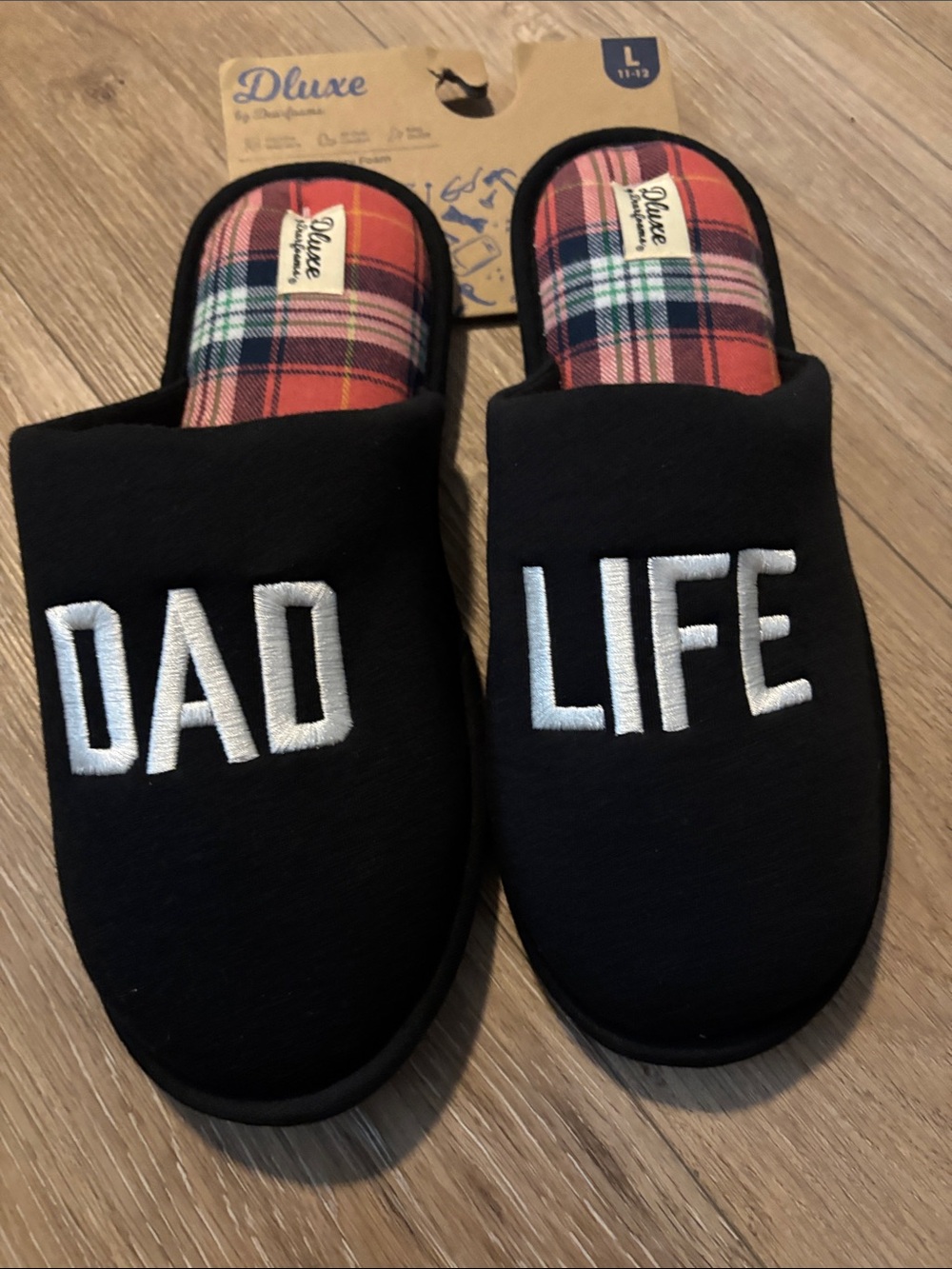 Luxe Black  'DAD LIFE' Slip-On Slippers with Red Plaid Lining  size 11-12 NW